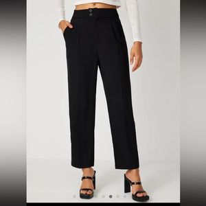 Mid Waist Solid Pleated Tapered Trousers